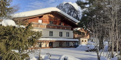 Urlaub auf dem Bauernhof - Fahrzeuge: Heuwender - Trentino-Südtirol - Schneedecke im Winter auf dem Matzilerhof - Matzilerhof