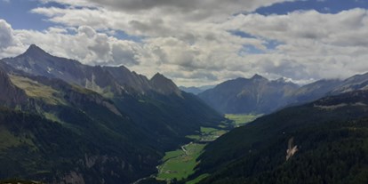 Urlaub auf dem Bauernhof - Mithilfe beim: Melken - Trentino-Südtirol - Sommerblick auf das Pfitschtal - eine atemberaubende Kulisse - Matzilerhof