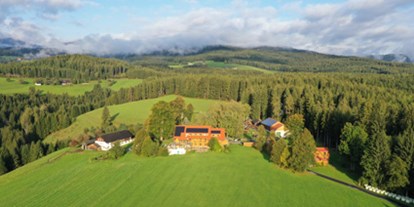 Urlaub auf dem Bauernhof - Fahrzeuge: Ballenpresse - Österreich - Bio - Hotel - Alpengasthof Koralpenblick - BIO - Hotel - Alpengasthof Koralpenblick