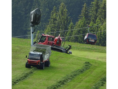 Urlaub auf dem Bauernhof - Fahrzeuge: Güllefass - Österreich - Erntezeit am Bergbauernhof - Ferienwohnungen Perfeldhof