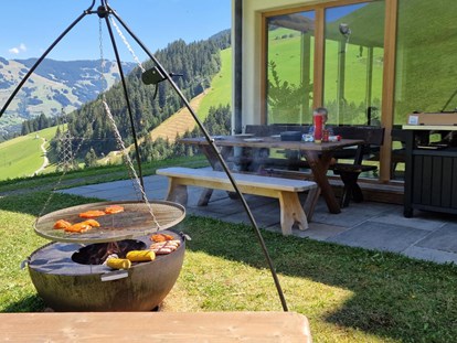 Urlaub auf dem Bauernhof - Mithilfe beim: Heuernten - Österreich - Unsere Grillstelle - Ferienwohnungen Perfeldhof