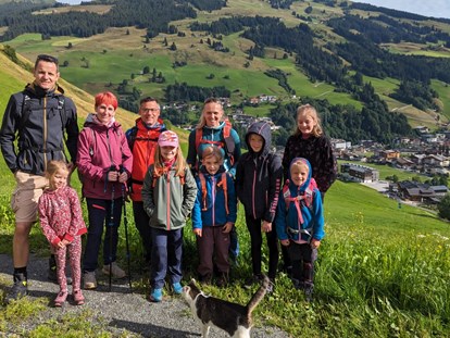 Urlaub auf dem Bauernhof - Frühstück - Österreich - Am Start zur familientauglichen Hauswanderung - Ferienwohnungen Perfeldhof