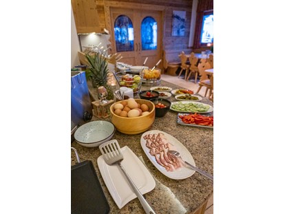 Urlaub auf dem Bauernhof - Alpen - Frühstücksbuffet im Winter - Ferienwohnungen Perfeldhof