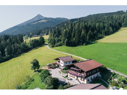 Urlaub auf dem Bauernhof - ideal für: Familien - Salzburg - Aussicht auf den Hausberg Lackenkogel - Bio-Familienbauernhof Göttfriedbauer