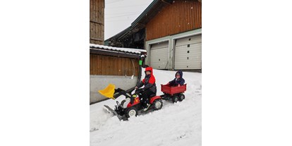 Urlaub auf dem Bauernhof - Traktor fahren - Salzburg - Ausfahrt bei Schnee - Bauernhof Sonnenhuab 