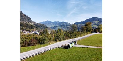 Urlaub auf dem Bauernhof - Mithilfe beim: Tiere pflegen - Österreich - Aussicht in Richtung St. Johann im Pongau - Bauernhof Sonnenhuab 