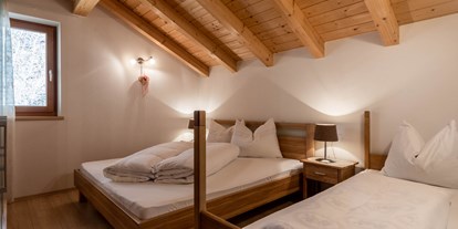 Urlaub auf dem Bauernhof - ideal für: Familien - Trentino-Südtirol - Schlafzimmer Nr.2 - Zehenthof