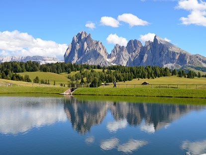 vacanza in fattoria - Aktiv-Bauernhof - Seiser Alm Sommer:  Immer wieder schön: Wandern in Südtirol beim Wanderurlaub in den Dolomiten
Ihr Wanderurlaub auf der Seiser Alm, der größten Hochalm Europas - Binterhof