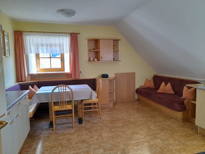 Urlaub auf dem Bauernhof - Lagerfeuerstelle - Südtirol - Küche Wohnung 3 - Ferienwohnungen Oberwieserhof