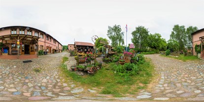 Urlaub auf dem Bauernhof - Fahrzeuge: Pflug - Brandenburg - Unser Hof - Naturbauernhof Gierke