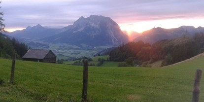 Urlaub auf dem Bauernhof - Aufenthaltsraum - Vorderstoder - Sonnenuntergang am Möslhof - Bio-Bergbauernhof Möslhof