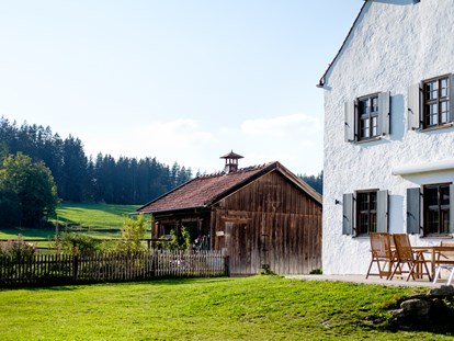 Urlaub auf dem Bauernhof - ruhige Lage - Deutschland - Gesindehaus und Garten - Gut Grasleiten