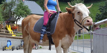 Urlaub auf dem Bauernhof - Molln - Kuh reiten - Baby&Kinder Bio Bauernhof Hotel Matlschweiger 