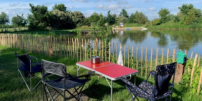 Urlaub auf dem Bauernhof - Schwimmmöglichkeit: Schwimmteich - Blick auf den Schwimmteich - Warfthof Wollatz - Nordseeurlaub mit Feinsinn