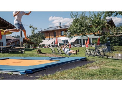 Urlaub auf dem Bauernhof - Schwimmmöglichkeit: Schwimmteich - Spielplatz - Feriengut Unterhochstätt