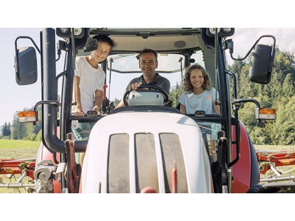 Urlaub auf dem Bauernhof - Stromanschluss: für E-Autos - Österreich - Traktorfahren - Feriengut Unterhochstätt