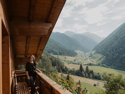 Urlaub auf dem Bauernhof - Lajen Tschöfas - Balkon der Ferienwohnung Claus - Gogerer Hof