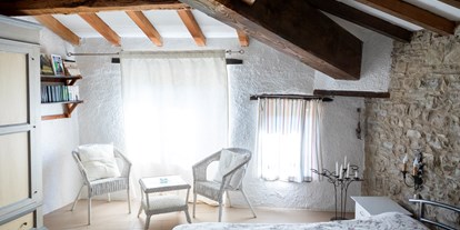 Urlaub auf dem Bauernhof - Umgebung: Urlaub in den Feldern - Italien - Schlafzimmer des Hexenhäuschen - Agriturismo Casa Bivignano - Toskana