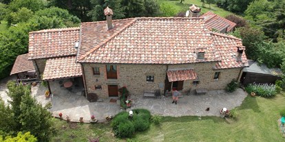 Urlaub auf dem Bauernhof - Art der Landwirtschaft: Obstbauernhof - Italien - Luftaufnahme von unserem Haus - Agriturismo Casa Bivignano - Toskana