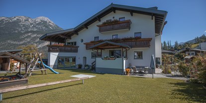 Urlaub auf dem Bauernhof - Verleih: Wanderstöcke - Österreich - Kinderbauernhof Albeineler Pitztal Tirol