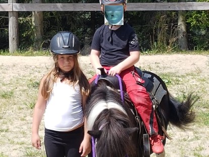 Urlaub auf dem Bauernhof - Ponyreiten - Pony Leo - Hochgattern