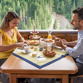 Ferien Bauernhof: Genießen Sie Ihr Frühstück am Balkon, mit Blick auf die Berge - Stembergerhof