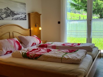 Ferienhof Alpe Berg Vorstellung der Zimmer gemütliche Betten