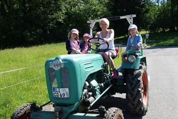 Ferien Bauernhof: Traktorverleih - Ferienhof Sinz