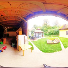 Ferien Bauernhof: Spielscheune Ferienhof Hohe
360° Aufnahmen - virtueller Rundgang - Ferienhof Hohe